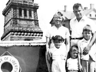 The Maraniss family in 1952, shortly after Elliott went before the House Un-American Activities Committee. 