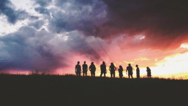 people on the horizon