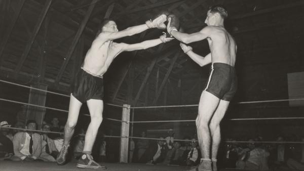 Start of an amateur boxing match, Rayne, Louisiana. 1938. Photographer Lee Russell