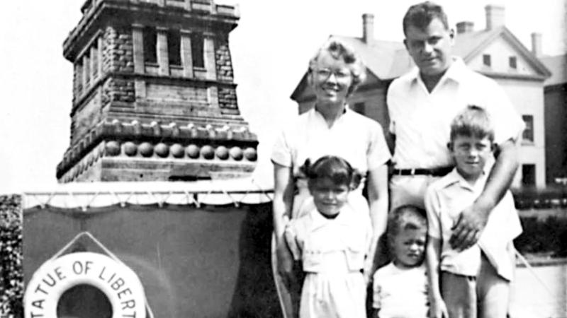 The Maraniss family in 1952, shortly after Elliott went before the House Un-American Activities Committee. 